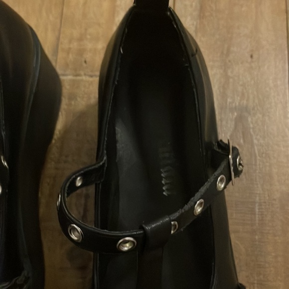 Gerulita platform shoes t-strap buckle silver heart detail - Picture 3 of 9